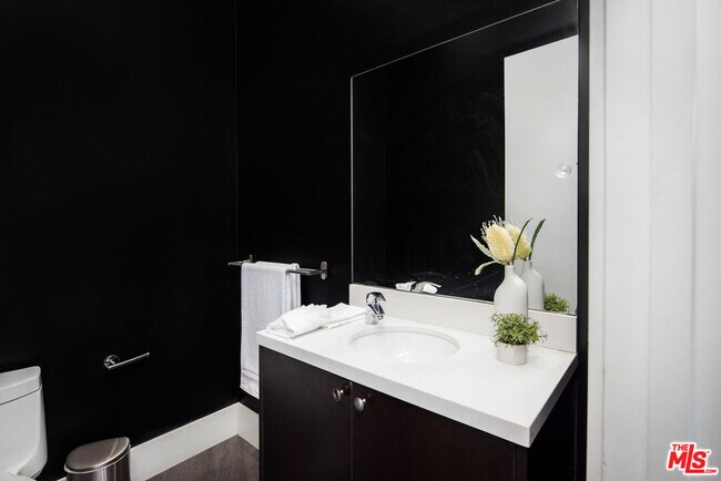 Building Photo - 2666 Hutton Dr