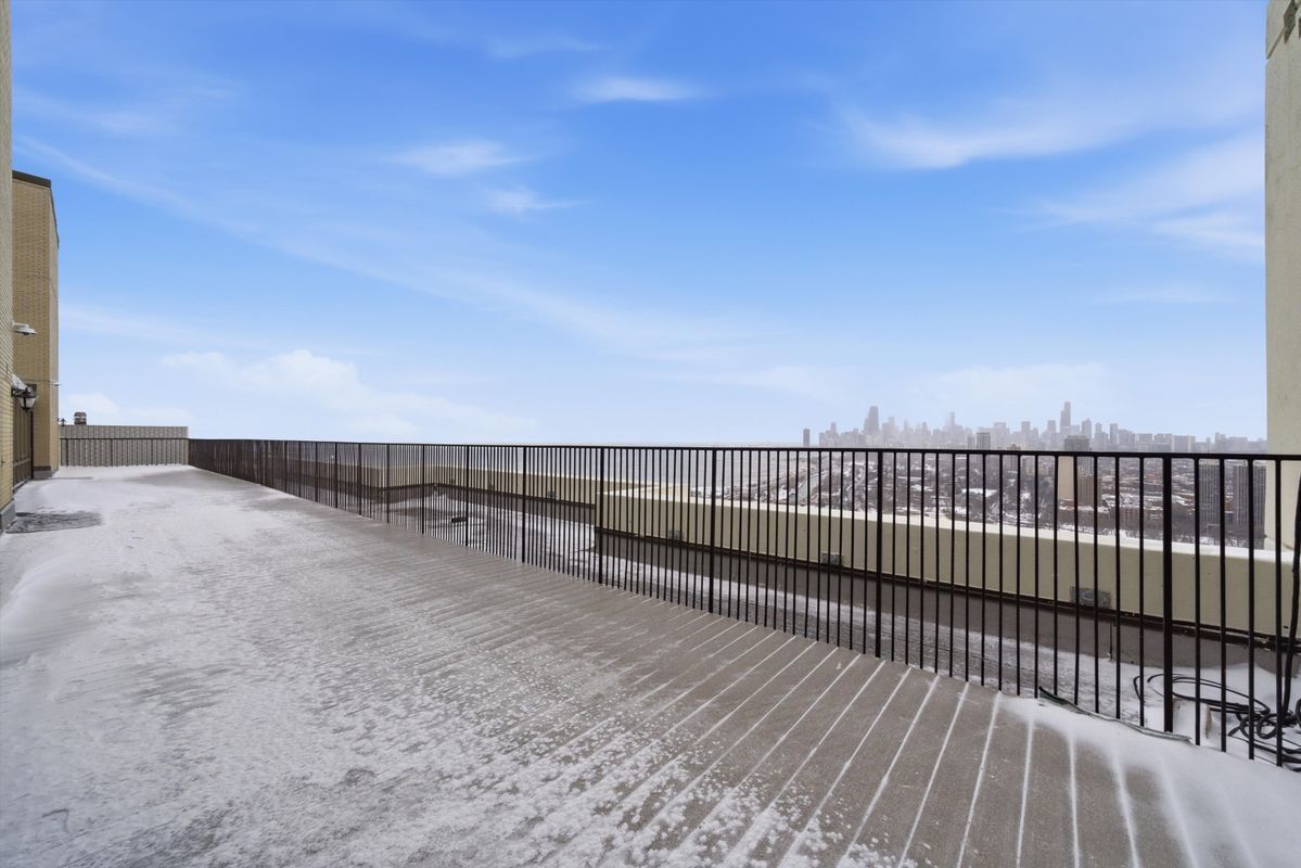 Building Photo - 2800 N Lake Shore Dr