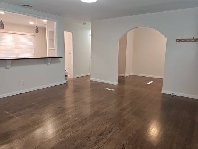 Building Photo - 2354 N Wading River Rd