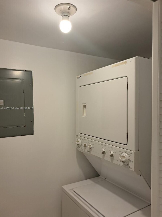 Building Photo - 3559 Magellan Cir