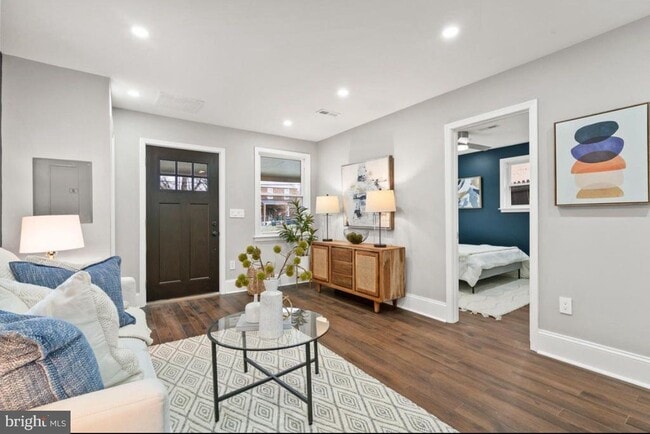 Building Photo - 612 44th St NE