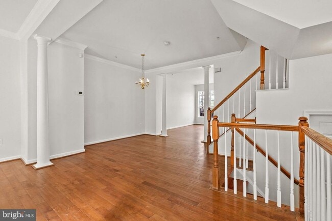 Building Photo - 13044 Town Commons Dr