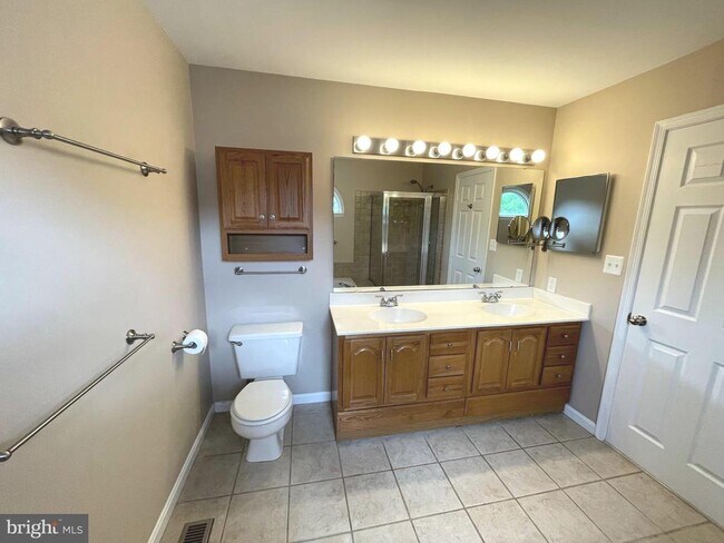 Building Photo - 1104 Charing Cross Dr