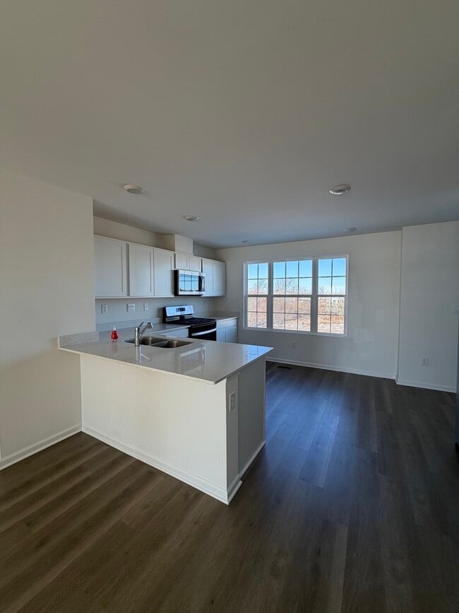 Building Photo - 1558 Sequoia Wy