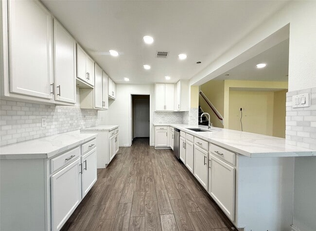 Building Photo - 910 Staffordale Manor Ln