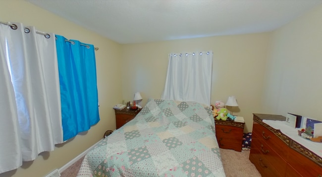 Building Photo - Country Living in Manhattan + 1.5 Acres + Close to Stagg Hill Golf Course! Available July 3rd!