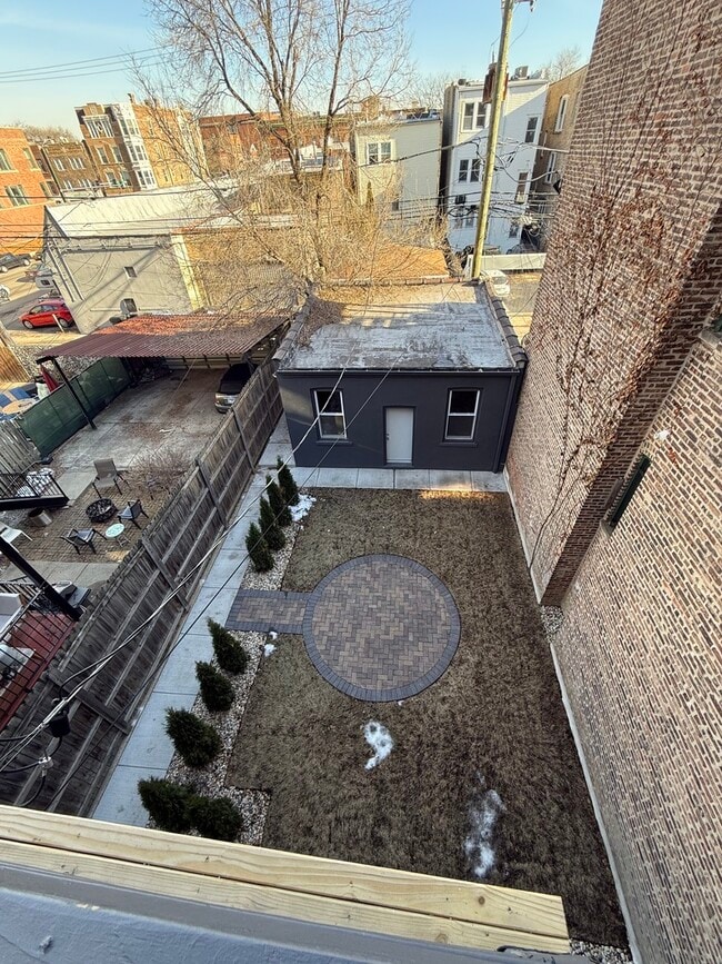 Building Photo - 927 N Mozart St