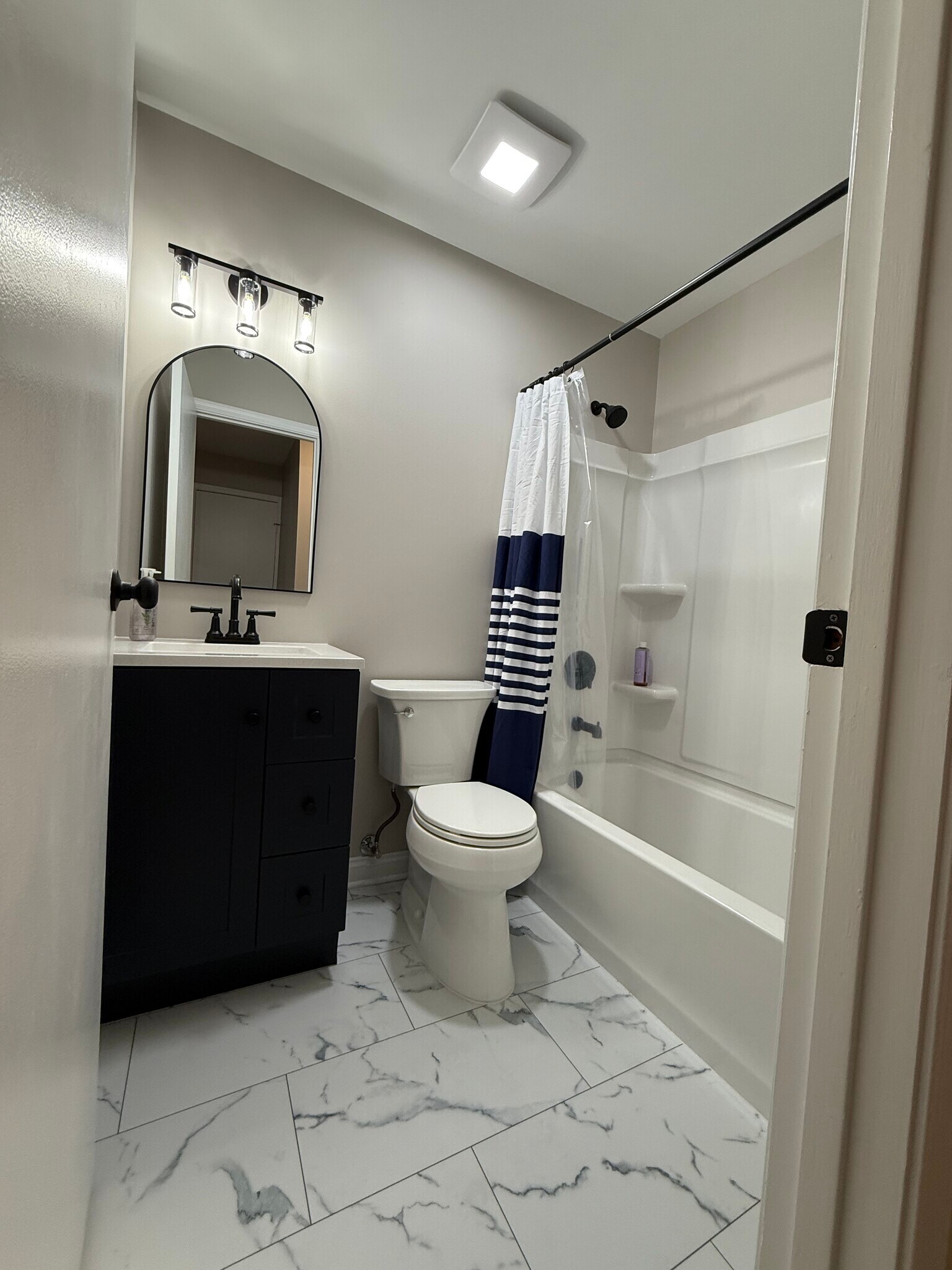 Building Photo - 12 Falcon Ln W