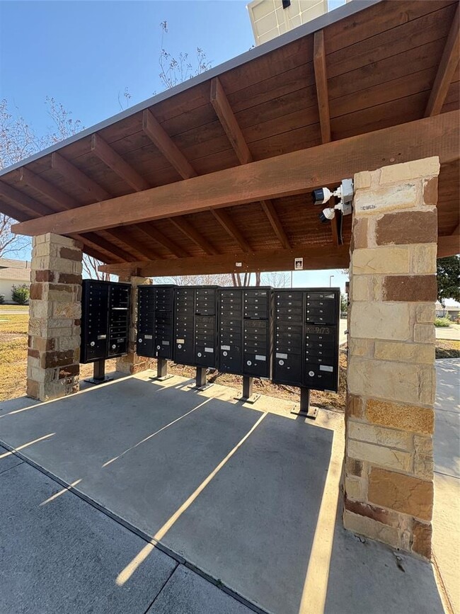 Building Photo - 2011 Langdale Ln