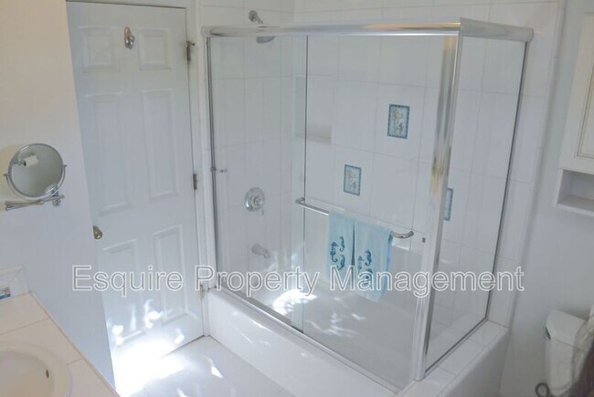 Building Photo - 1458 Dara St