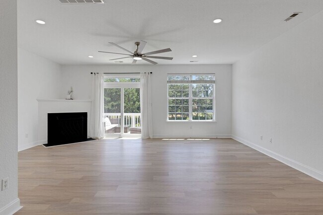 Building Photo - Stunning 3BR/3.5BA Townhome | 2,300+ Sq Ft...