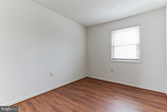 Building Photo - 10177 Irongate Way