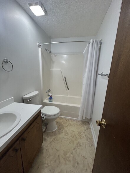 Building Photo - 226 Plantation Dr