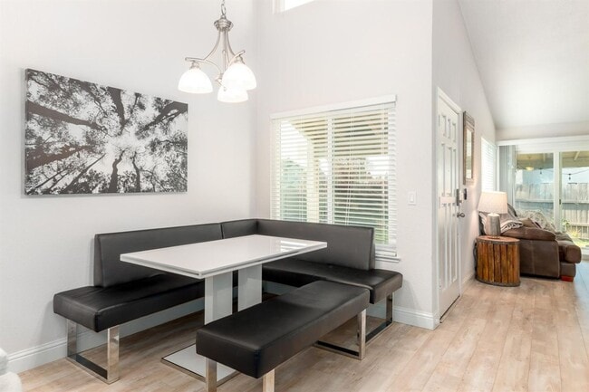 Building Photo - Updated 3 bedroom home in Ridgepoint Area
