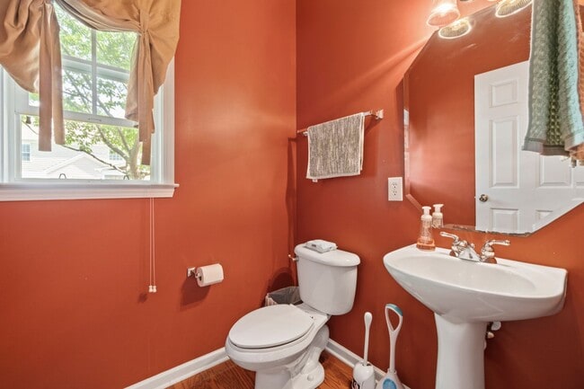 Building Photo - Beautiful 4 Bedroom, 2.5 Bath in Ballantyn...