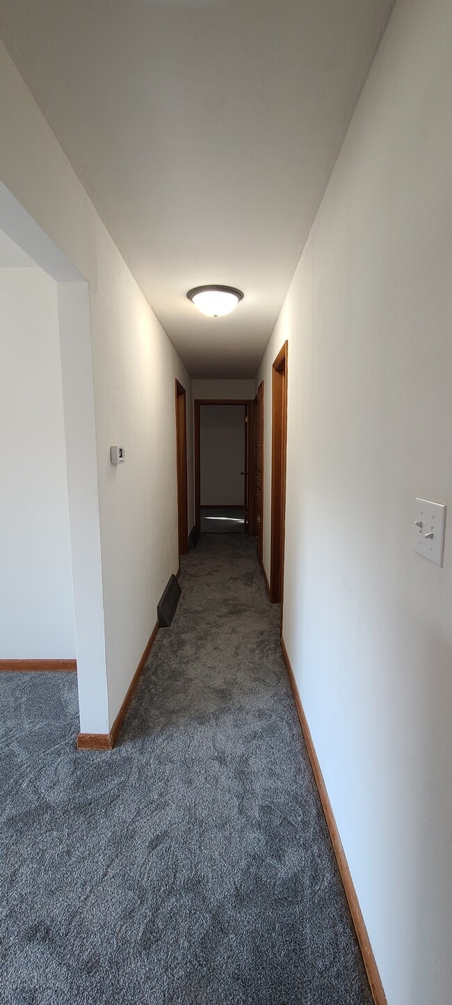 Building Photo - 113 S Broadview Cir Dr