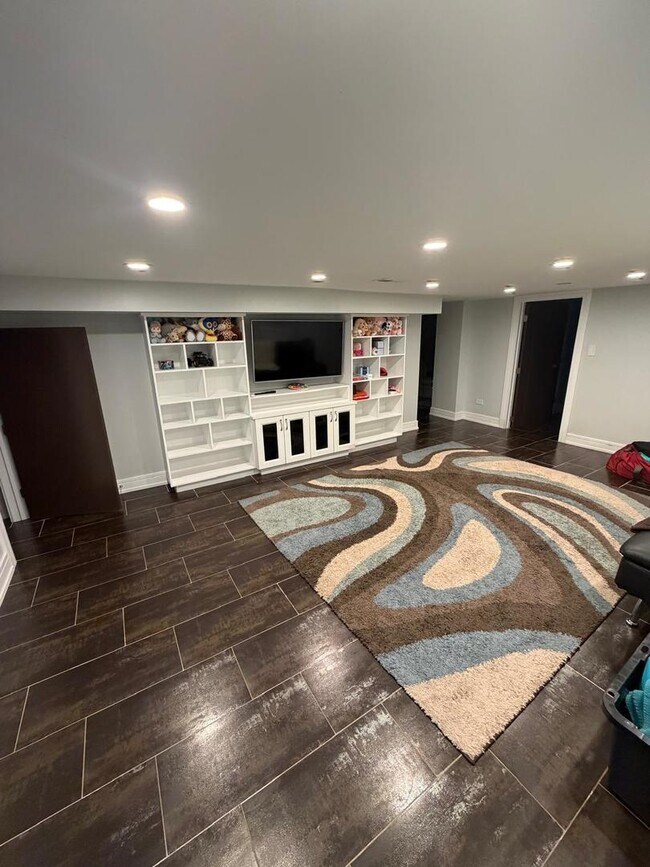 Building Photo - 4N150 Hawthorne Ave