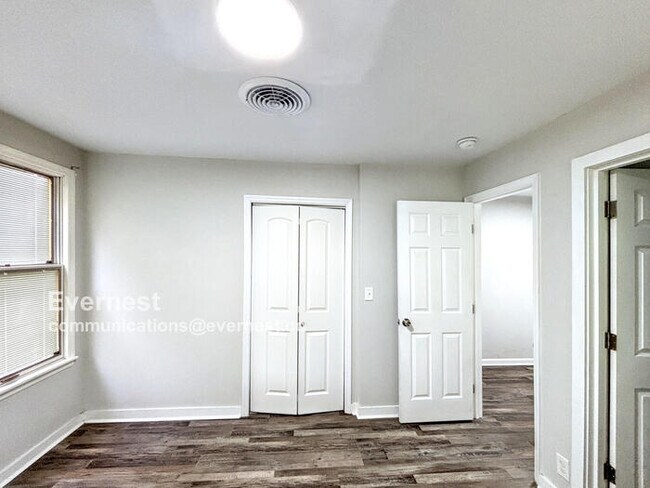 Building Photo - Charming 4-Bedroom Home with Comfort and O...