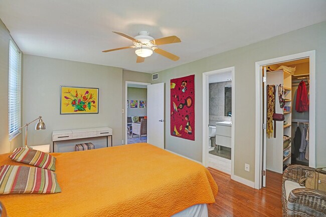 Building Photo - 1831 Sabal Palm Dr