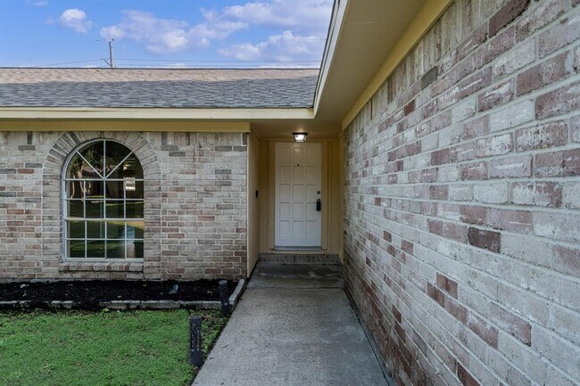 Building Photo - 9903 Cane Creek Dr