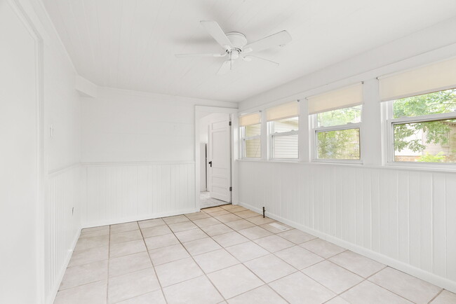 Building Photo - 4905 Lee Ave