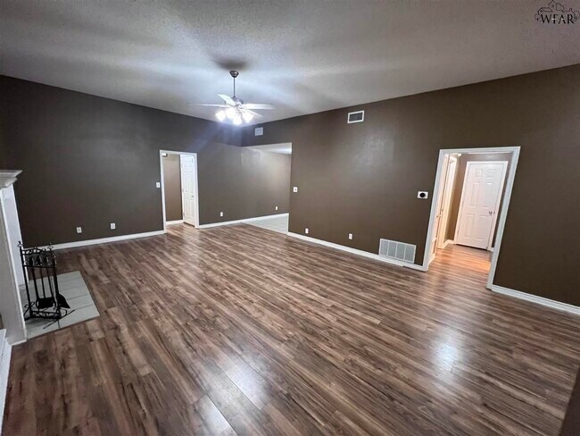 Building Photo - 6031 Van Dorn Dr