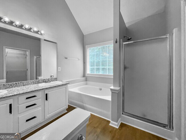 Building Photo - 6825 Wells Ct