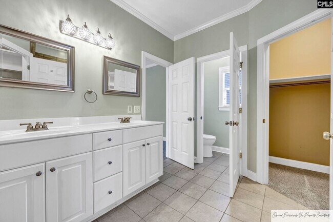 Building Photo - 218 Hilton Village Dr