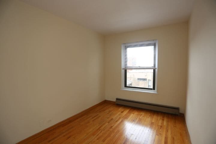 Building Photo - 640 W Barry Ave