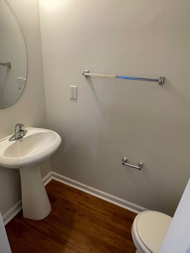 Building Photo - Charming 2 beds 2.5 bath in Charlotte!