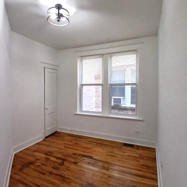 Building Photo - 4050 W Hirsch St