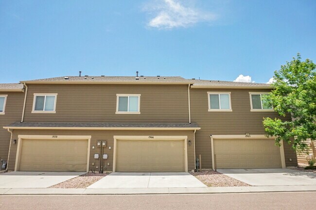 Building Photo - $2,195.00 - 3 Bedrooms, 2.5 Bathroom, Town...