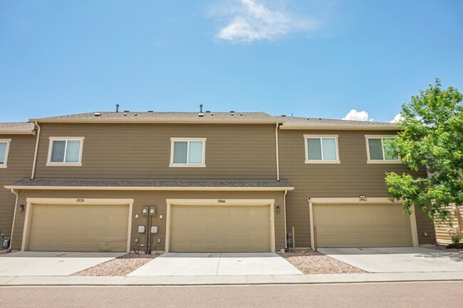 Building Photo - $2,300.00 - 3 Bedrooms, 2.5 Bathroom, Town...