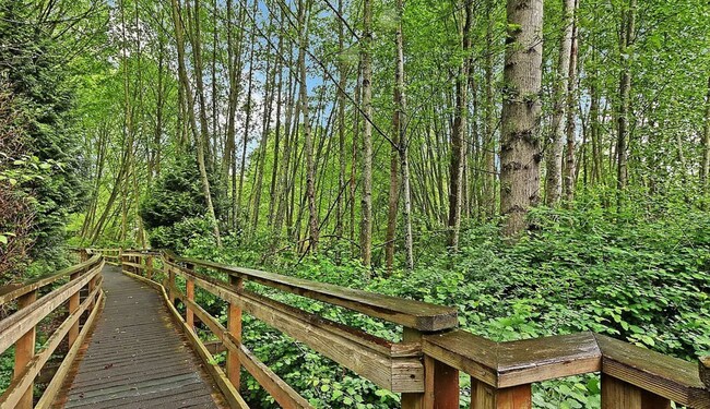 Building Photo - Gorgeous Townhouse in the Heart of Kirkland W/ Community Fitness Center & Hot Tub!
