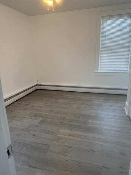 Building Photo - 955 Manton Ave