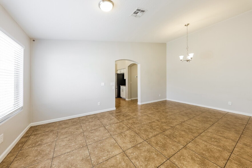 Building Photo - 8133 W Hess Ave