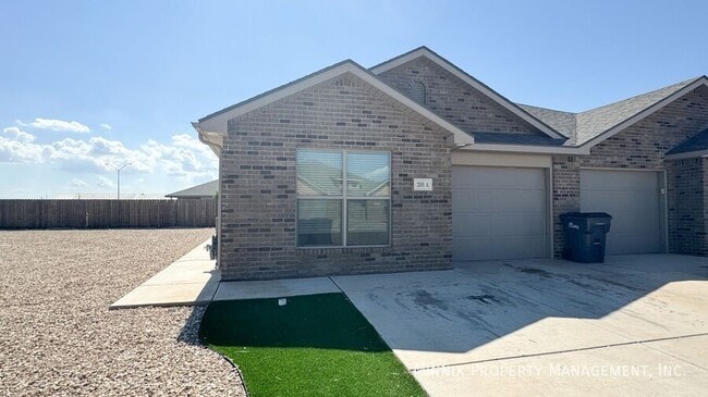 Building Photo - 2101 N Jayton Ave