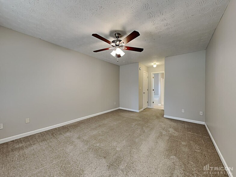 Building Photo - 205 N Willow Ct