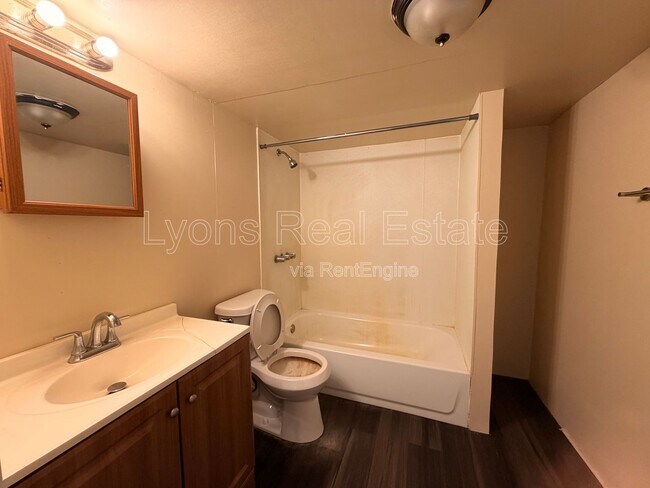 Building Photo - 7972 Breeze Dr