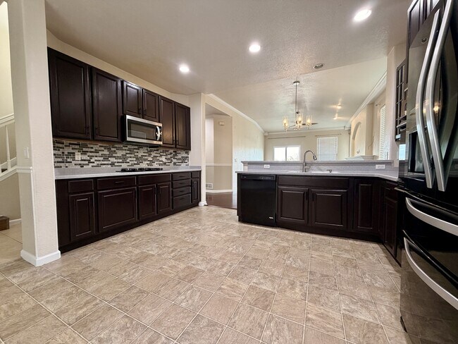 Building Photo - 653 Millet Cir