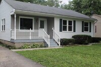 Building Photo - Beautiful 3 Bedroom 1 Bathroom Home Locate...