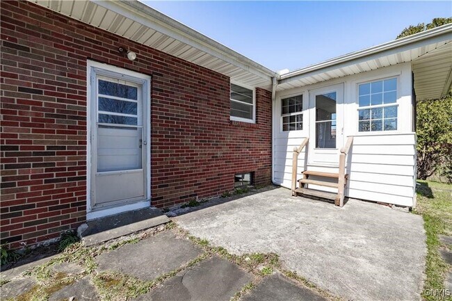 Building Photo - 101 Terrace Cir