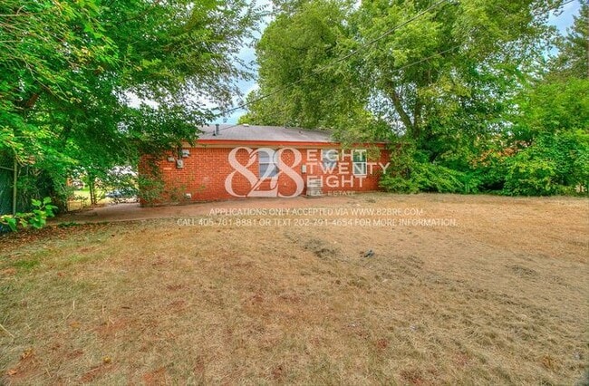 Building Photo - 3 Bedroom/1 Bath Single Family Home Just M...