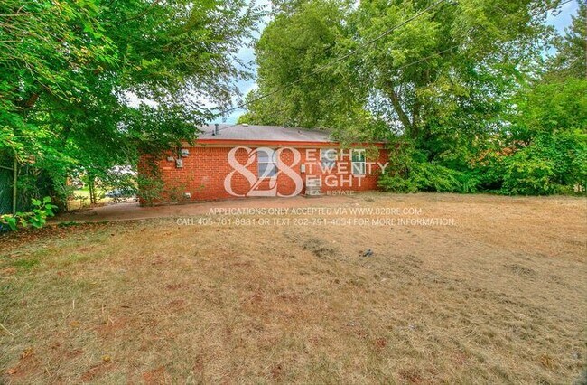 Building Photo - *COMING SOON!* 3 Bedroom/1 Bath Single Fam...