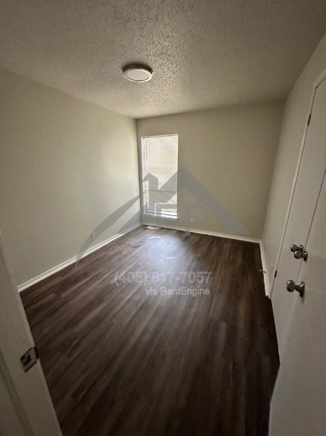 Building Photo - 405 Norton Cir