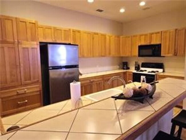 Building Photo - Available: Updated, spacious Tarrytown 4 bed / 4 bath, furnished or unfurnished