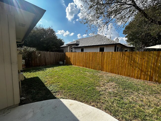 Building Photo - 3BR w/ Fenced Backyard + Garage in Round Rock