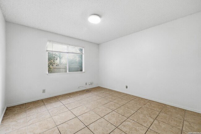 Building Photo - 8918 Fall River Dr