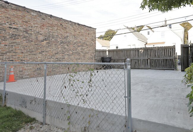 Building Photo - 3621 S Winchester Ave