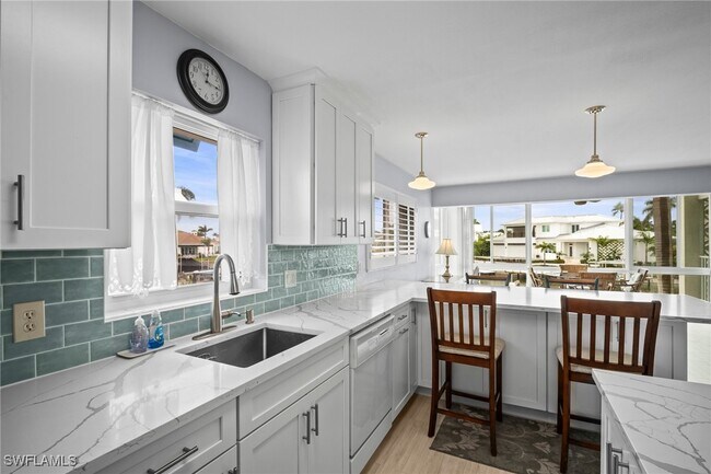 Building Photo - 2100 Gulf Shore Blvd N